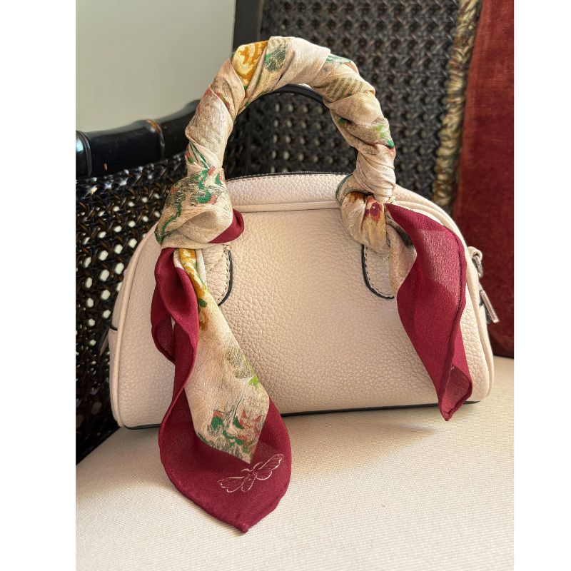 pañuelo-seda-borghia-valencia-67x67cm-antiguo-espolin-bandana-como-llevar-un pañuelo-beatriz
