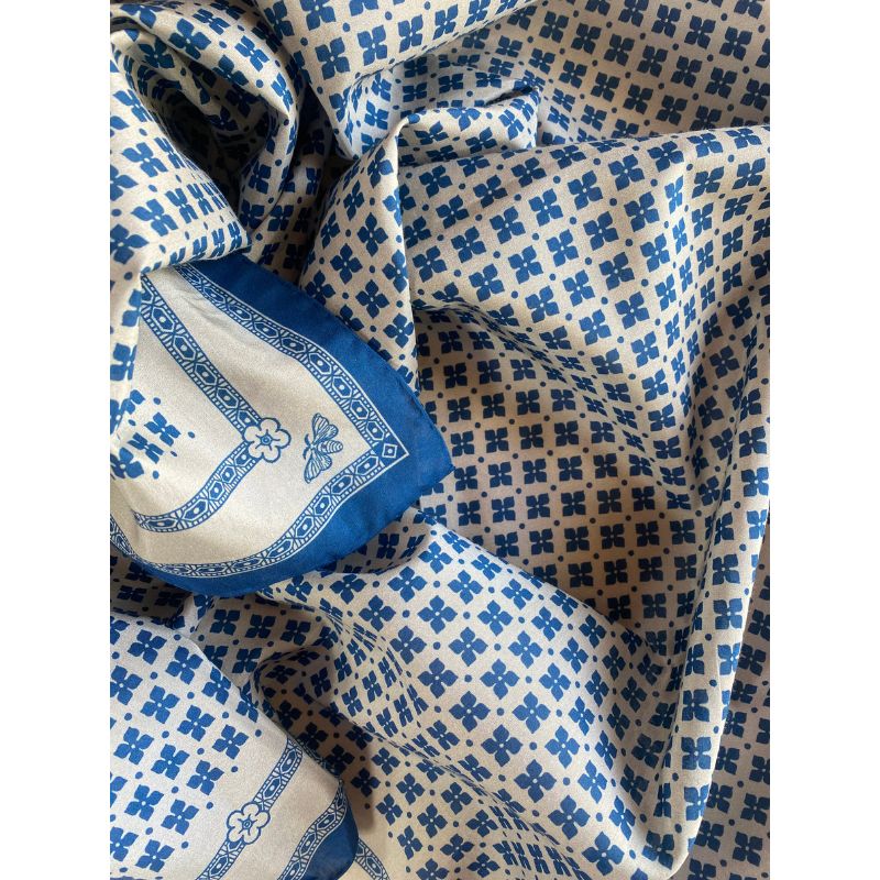 pañuelo-seda-algodon-borghia-valencia-90x90cm-reproduccion-vintage-sxix-indumentaria-tradicional-valenciana-artesania-mediterranea-azul-gris-almudin-perla