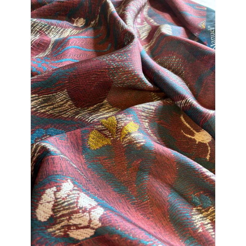 pañuelo-seda-borghia-valencia-90x90cm-orilla-hecha-a-mano-detalle-artesania-mediterranea-indumentaria-tradicional-valenciana-granate-azul-tejido-vintage-manuela