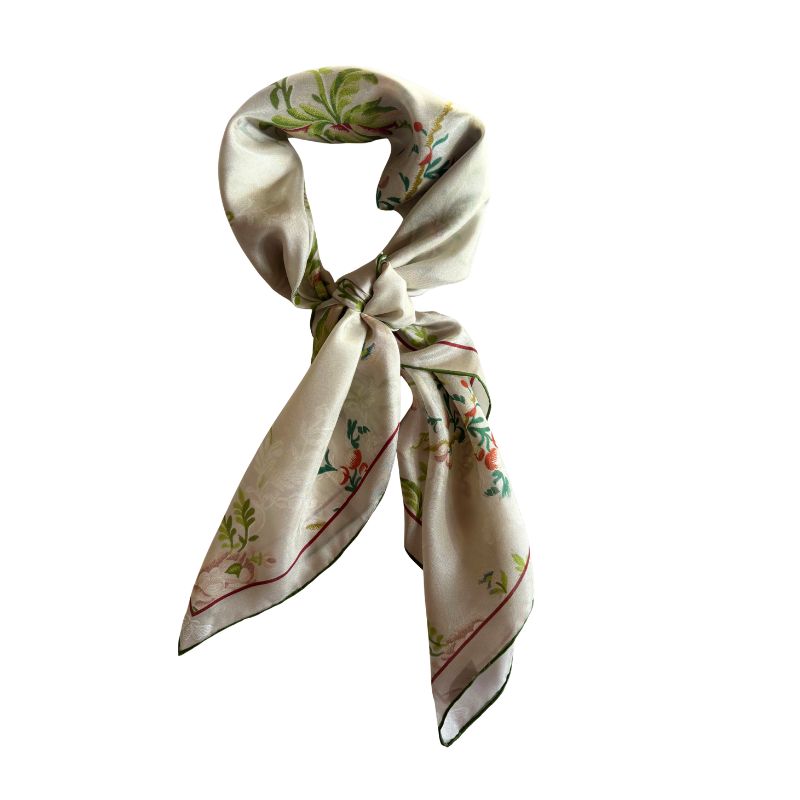 pañuelo-seda-borghia-valencia-90x90cm-artesania-mediterranea-indumentaria-tradicional-valenciana-flores-colores-suaves-perla-rosa-verde-reproduccion-espolin-vintage-bandana-macarena