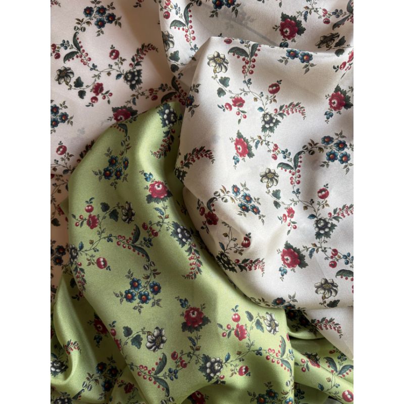 pañuelo-seda-borghia-valencia-90x90cm-diseño-floral-antiguo-vintage-detalle-mafil-verdepalido-celia